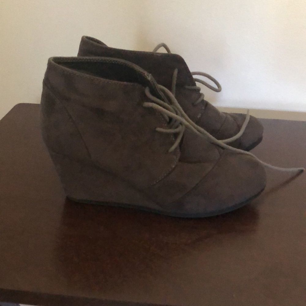 Dream Pairs heeled booties